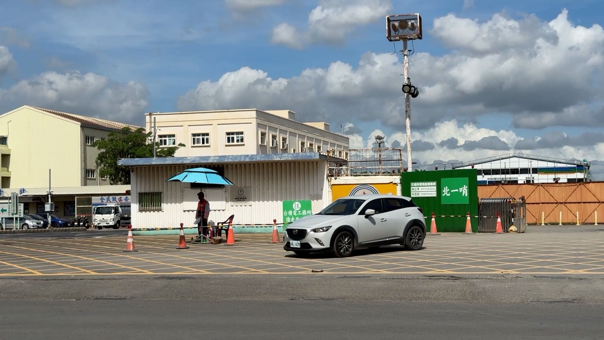 台積電位於楠梓產業園區的第一座2奈米廠正趕工興建中。（圖／記者劉亮亨攝）